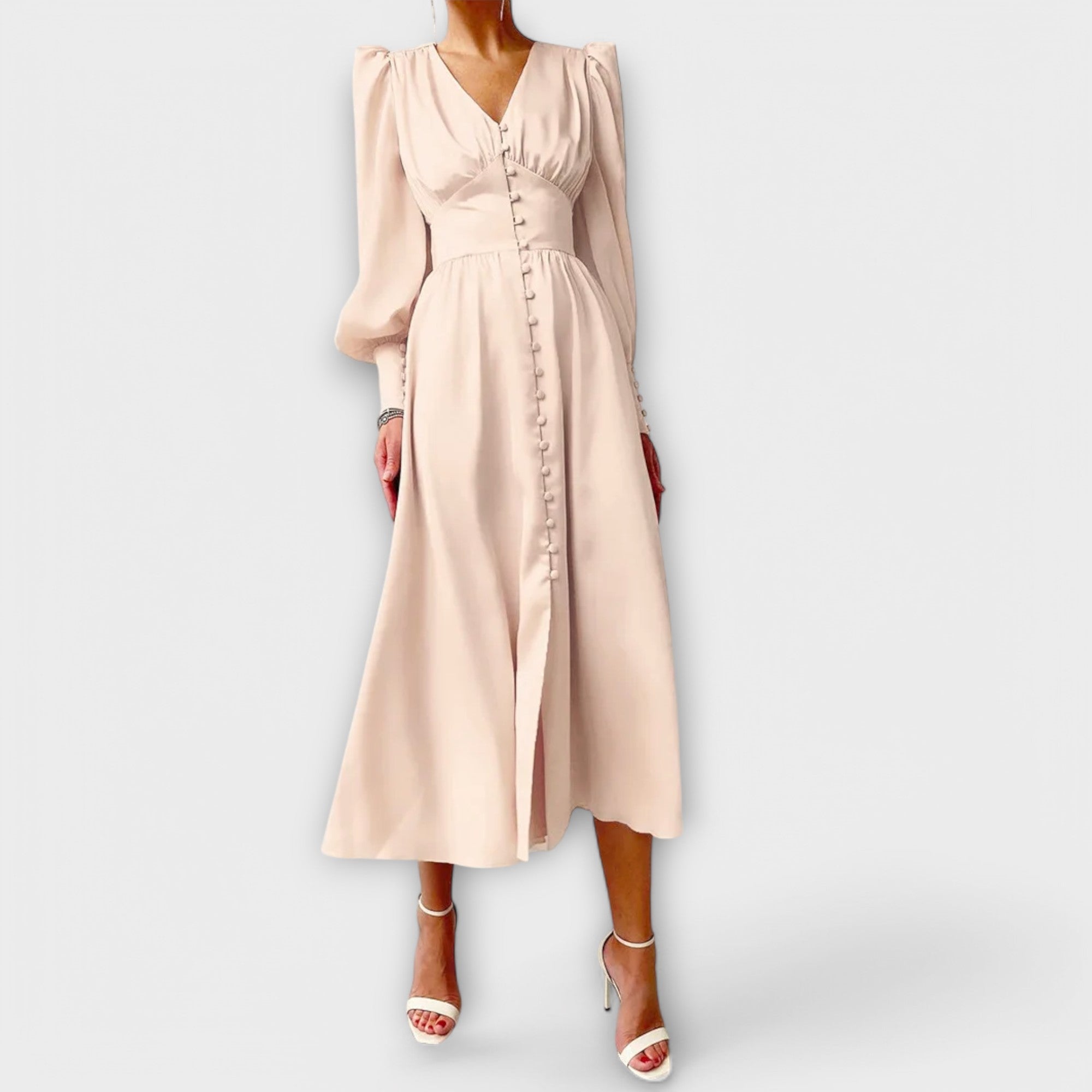 Lang satin kjole med puffede ærmer