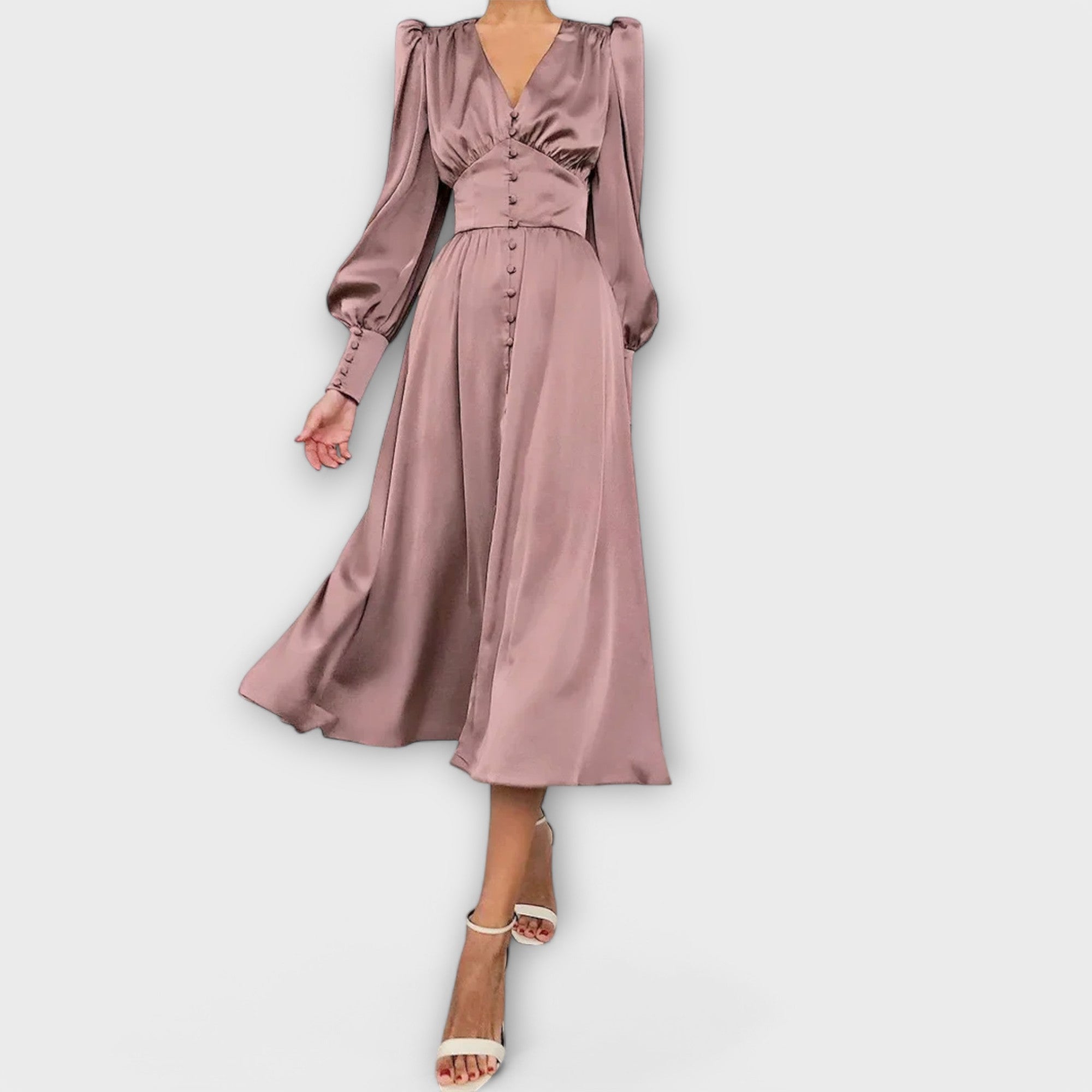 Lang satin kjole med puffede ærmer